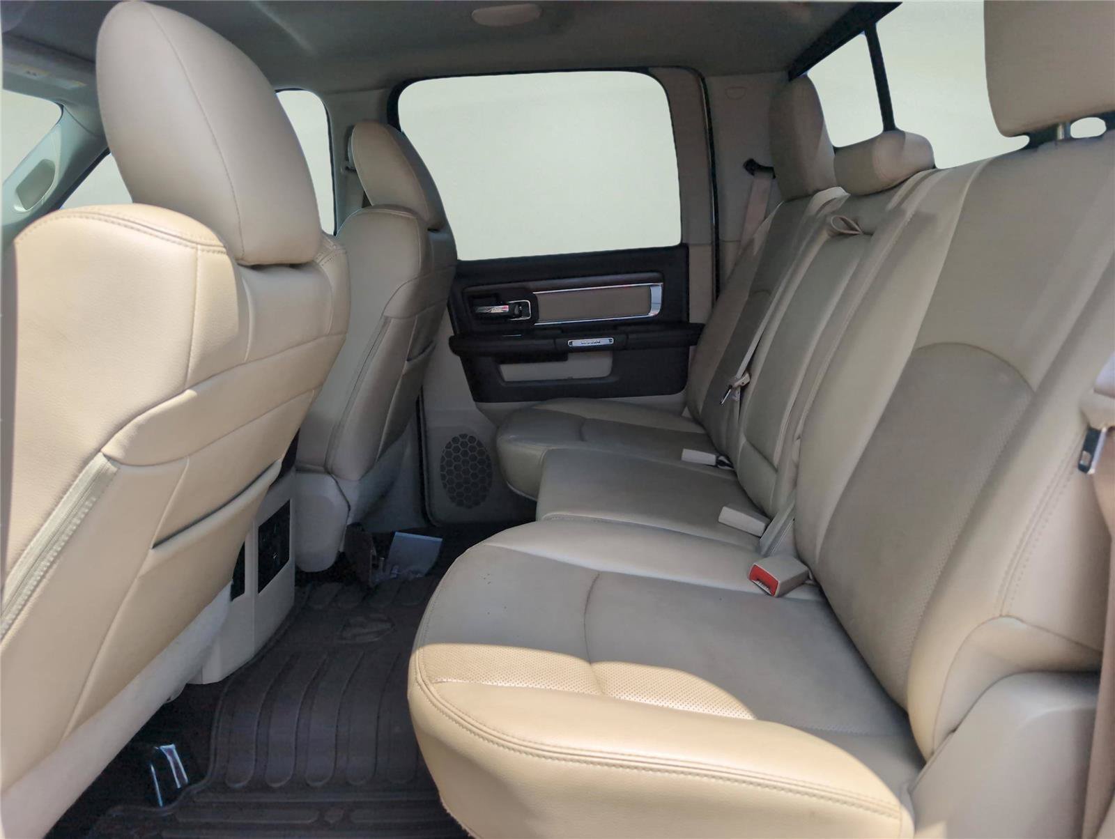 Used 2015 Bright White Clearcoat Ram Laramie image 16