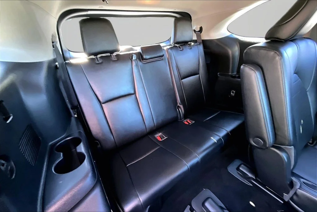 Used 2021 Silver Toyota XLE image 30