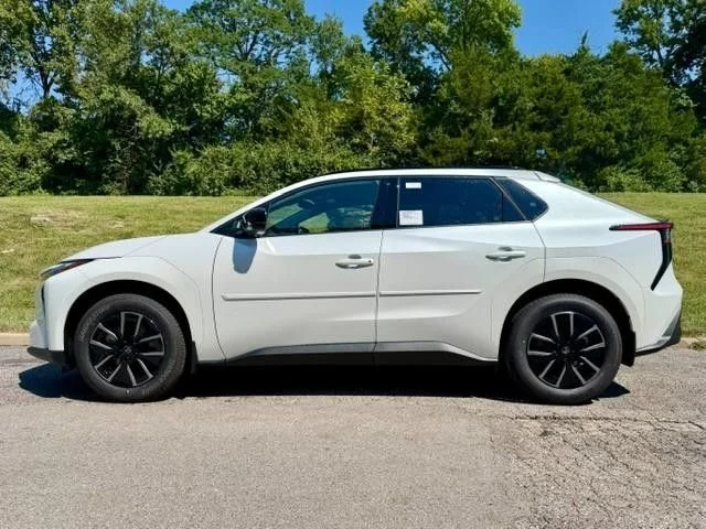New 2026 Wind Chill Pearl Toyota XLE image 4