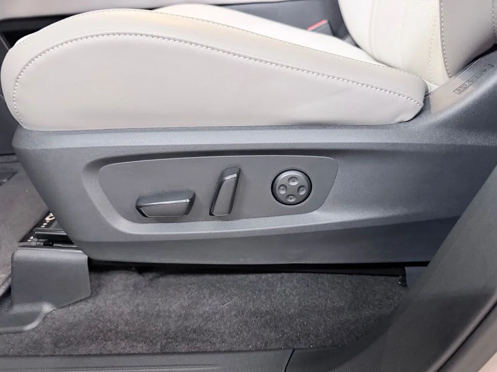 New 2027 WARM TITANIUM INFINITI Luxe FWD image 12