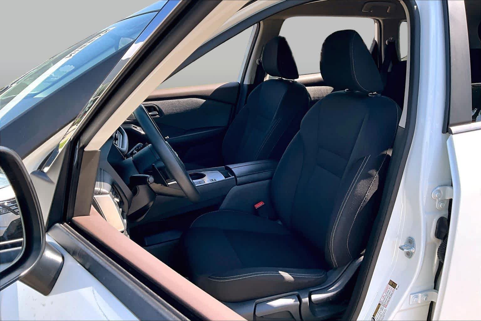 Used 2023 Glacier White Nissan S image 8