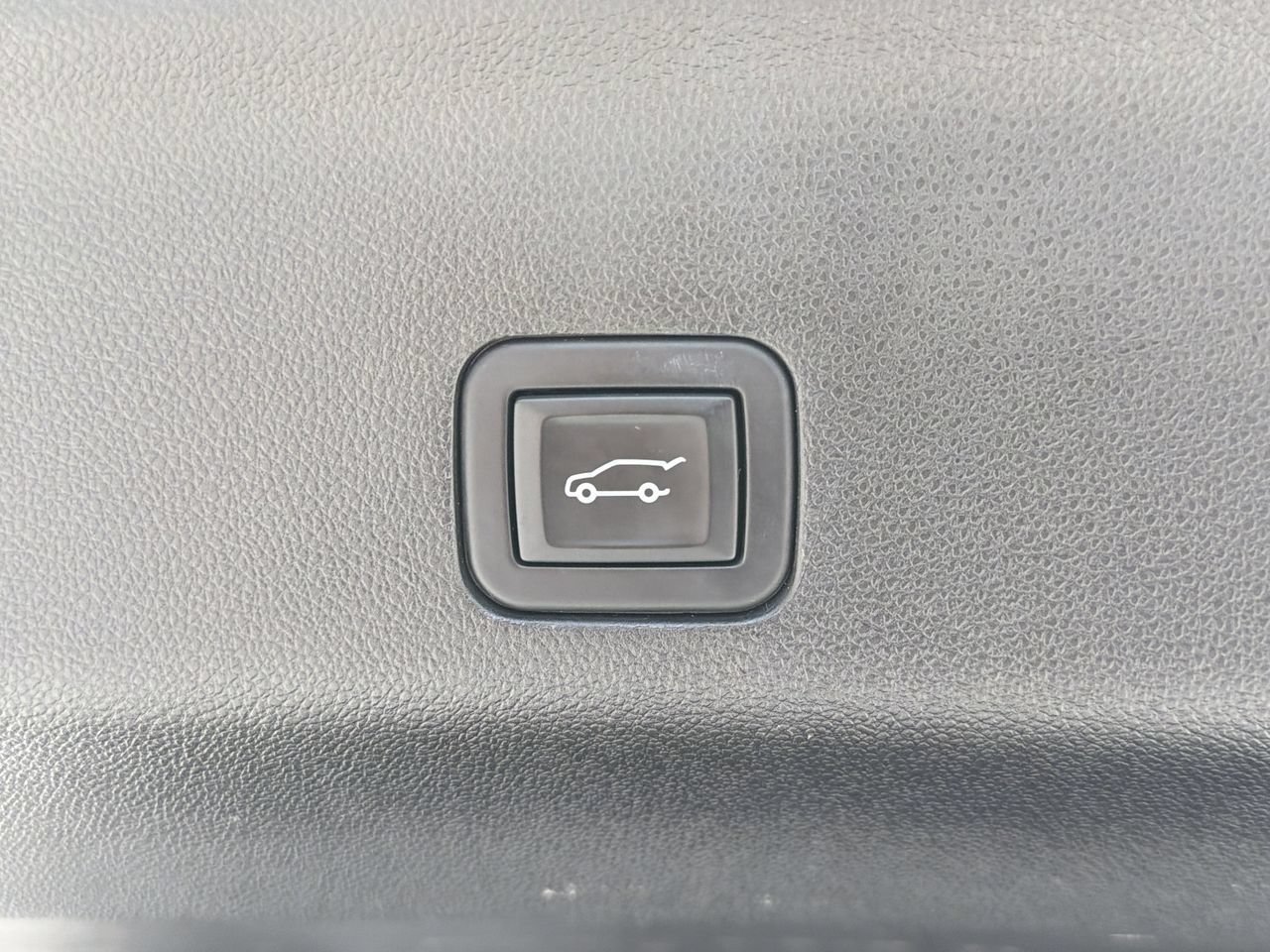 Used 2024 Black Chevrolet High Country image 9