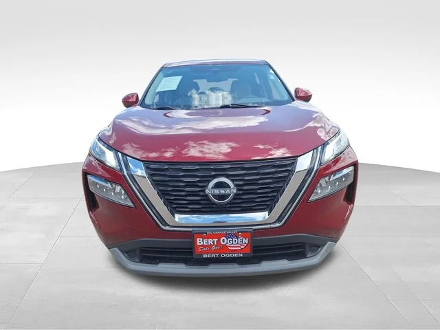 Used 2023 Red Nissan SV image 2
