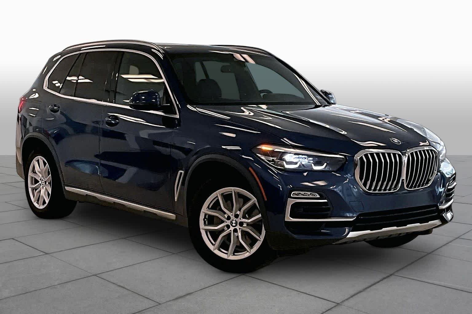 Used 2019 Phytonic Blue Metallic BMW xDrive40i image 2