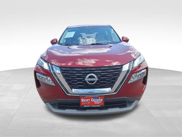 Used 2023 Red Nissan SV image 2