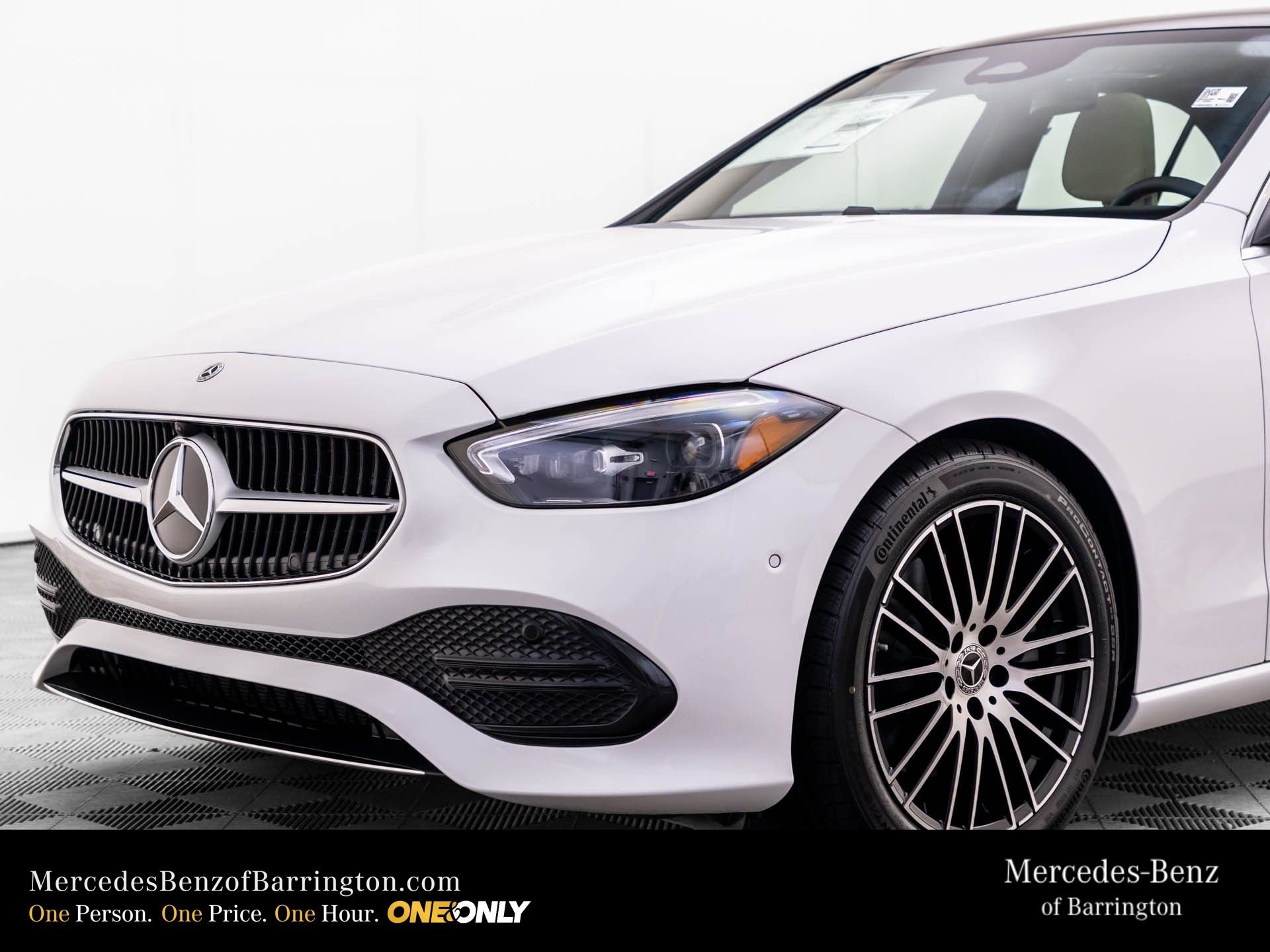 New 2026 MANUFAKTUR Moonlight White Metallic Mercedes-Benz C 300 image 40