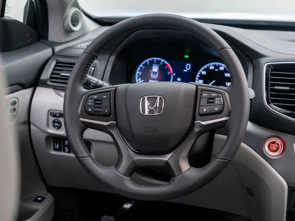 Certified Used 2025 White Honda RTL image 12