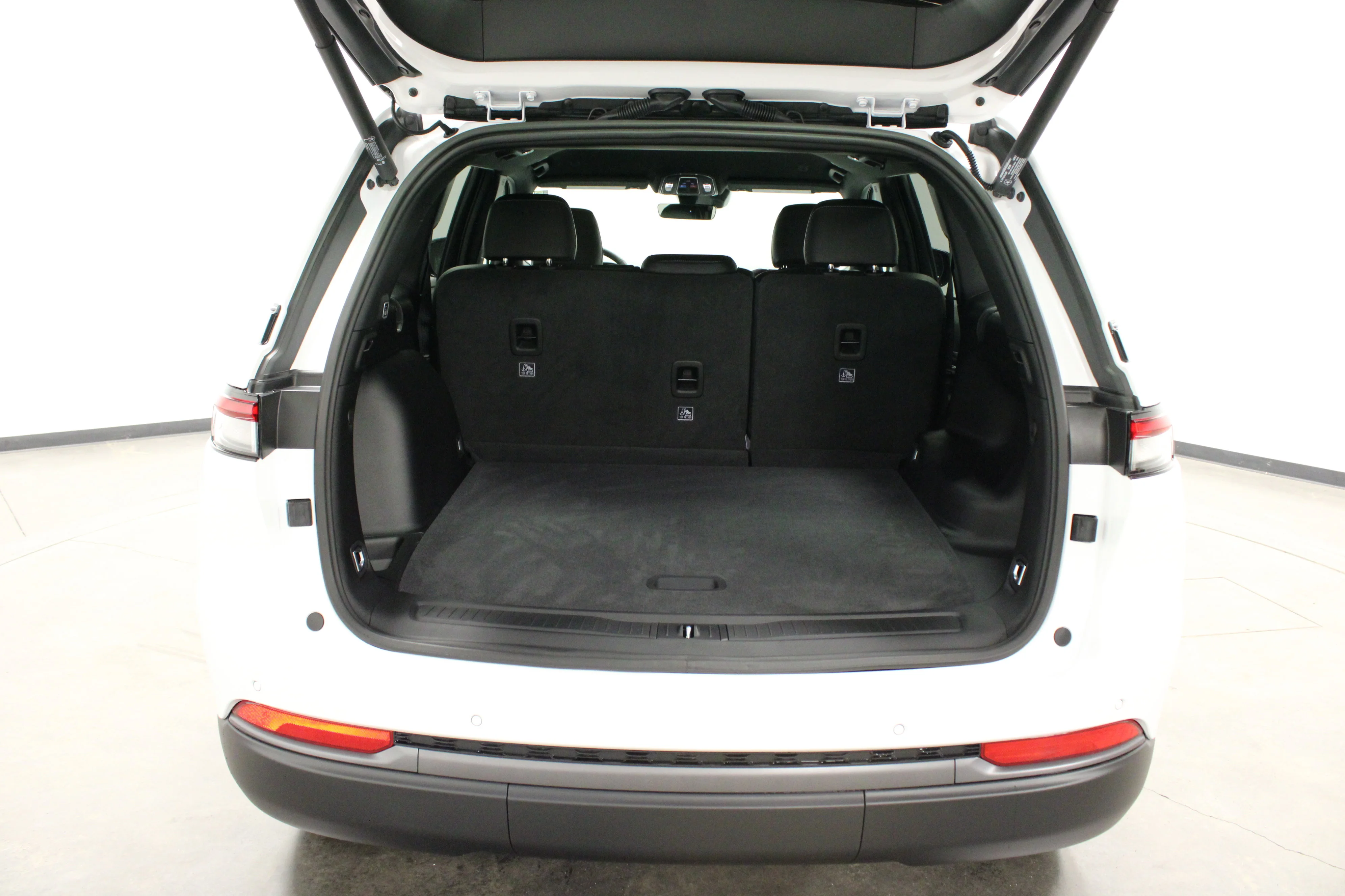 New 2026 Bright White Clearcoat Jeep Laredo Altitude image 12