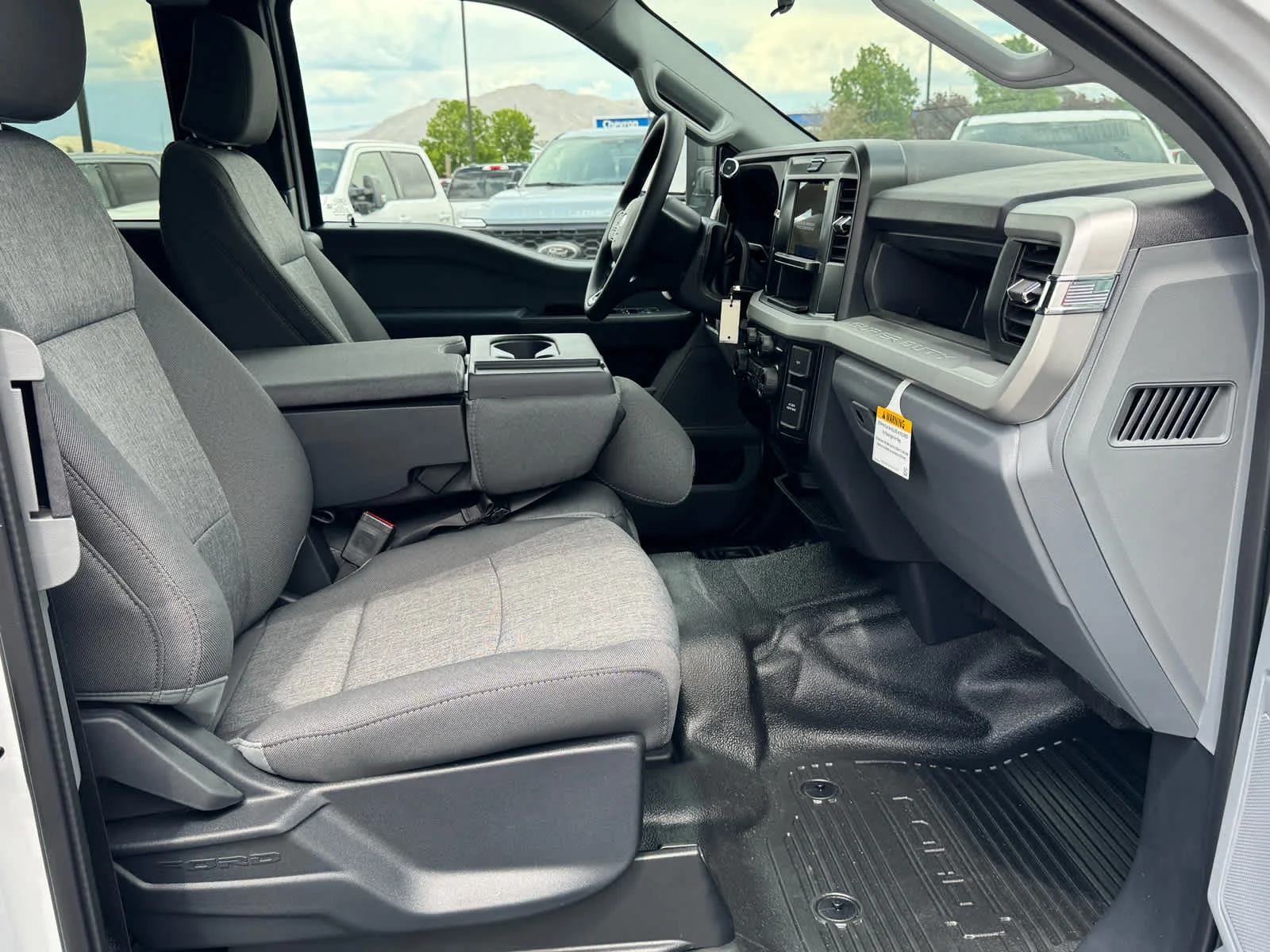 New 2026 Oxford White Ford F-550® XL image 15