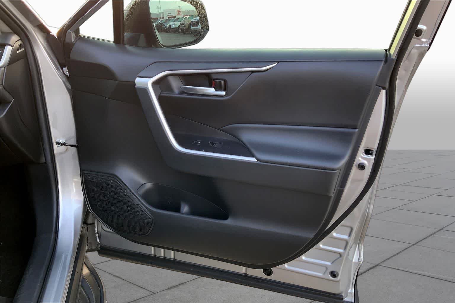 Used 2024 Silver Sky Metallic Toyota XLE Premium image 38