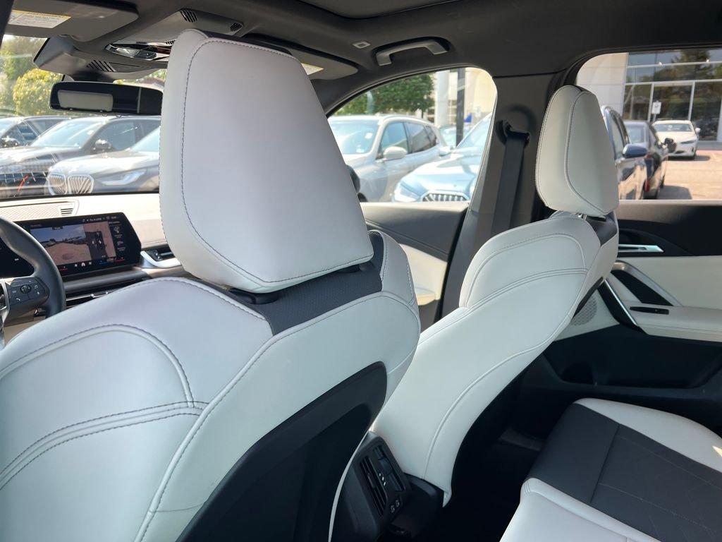 Used 2026 Blue BMW xDrive28i image 24