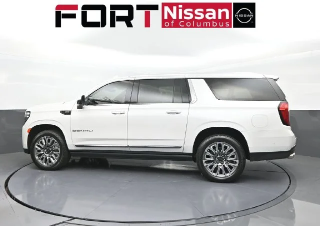 Used 2023 White GMC Denali Ultimate image 4