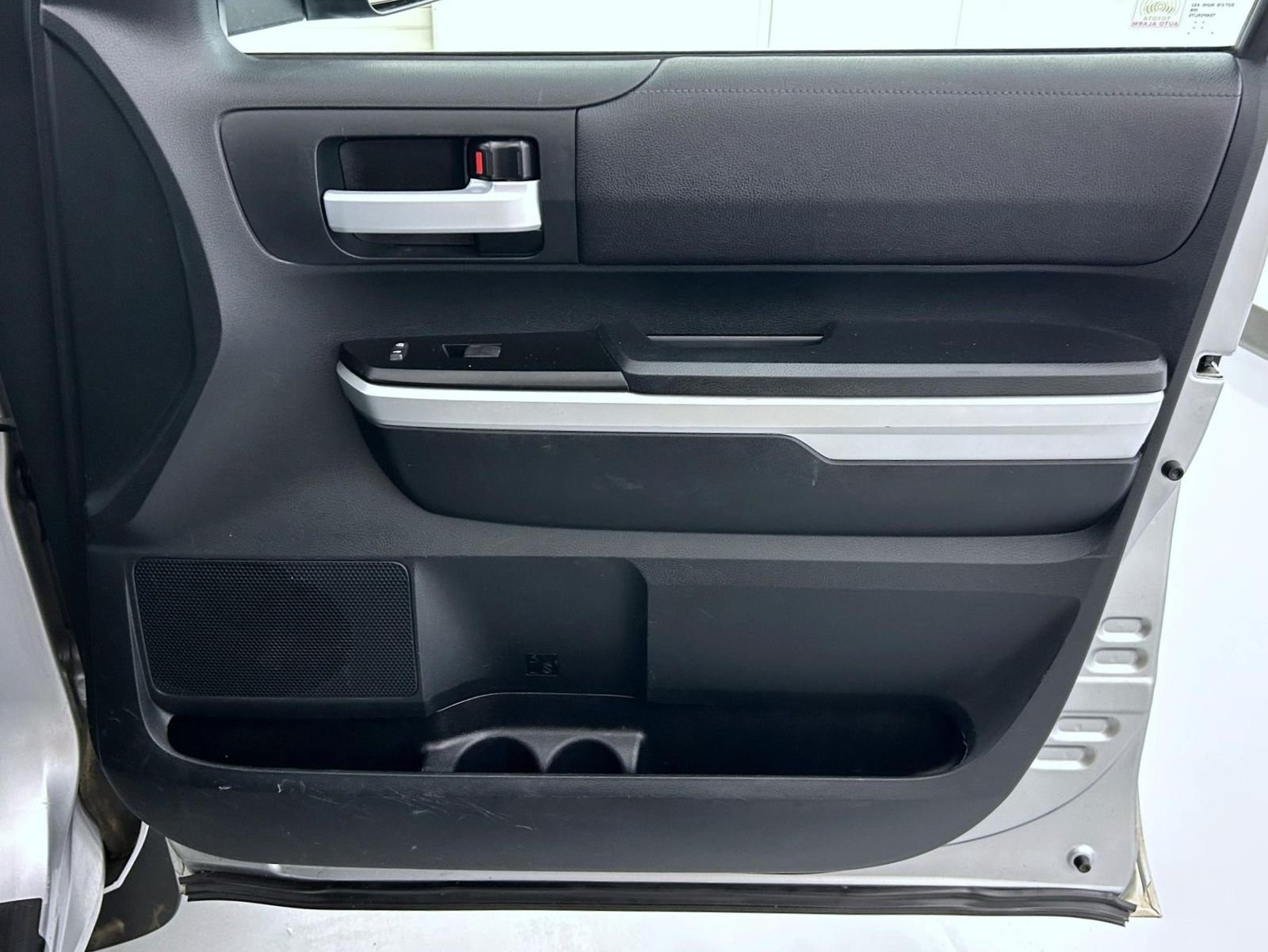 Used 2016 Silver Toyota SR5 image 16