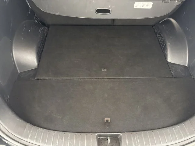 Used 2019 Black Hyundai SE image 28