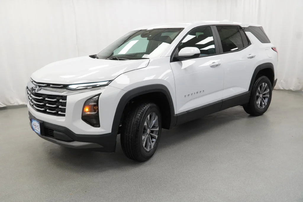 New 2027 Summit White Chevrolet LT image 4
