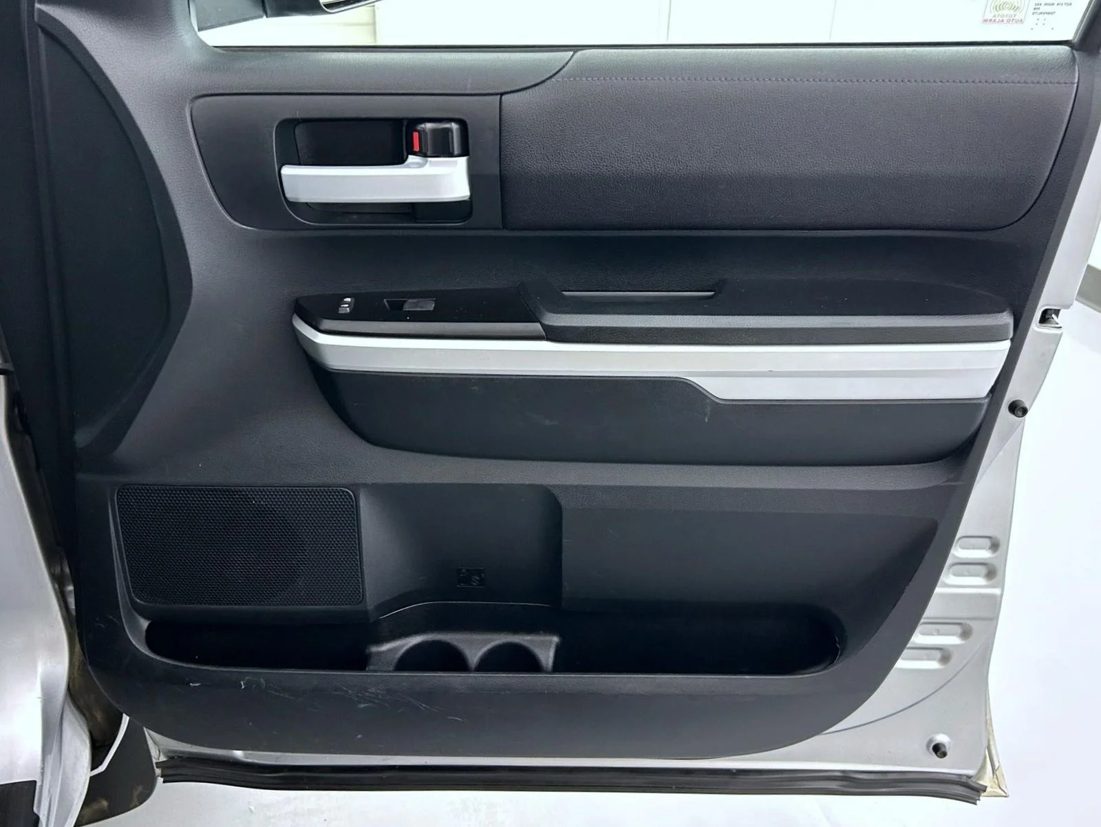 Used 2016 Silver Toyota SR5 image 16