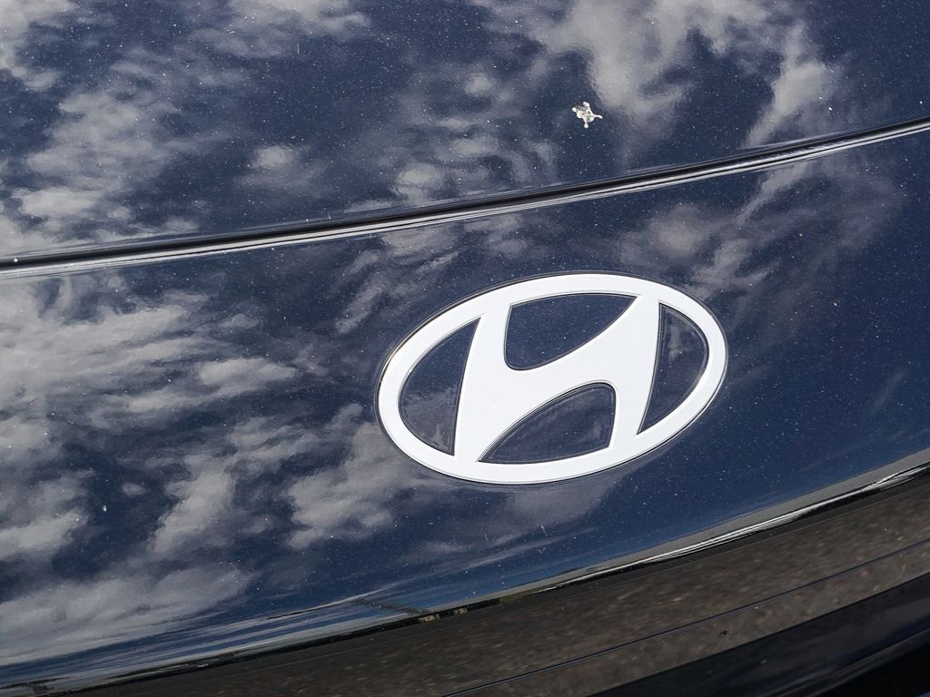 Used 2023 Black Hyundai SEL image 12