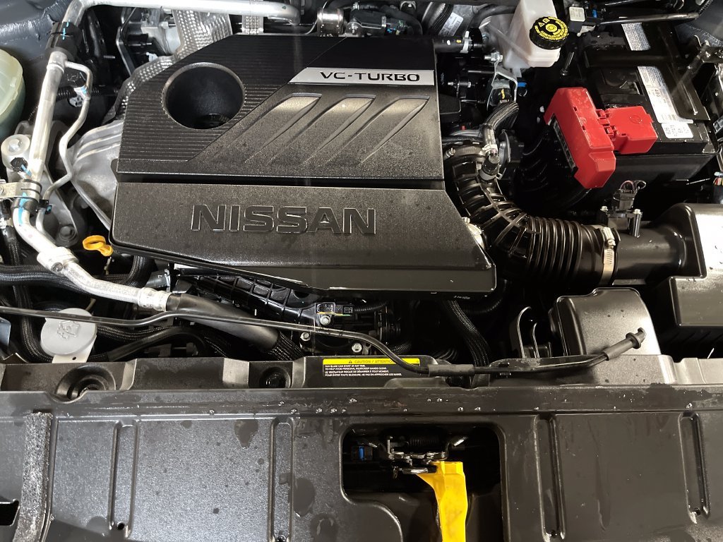 Used 2023  Nissan SL image 11
