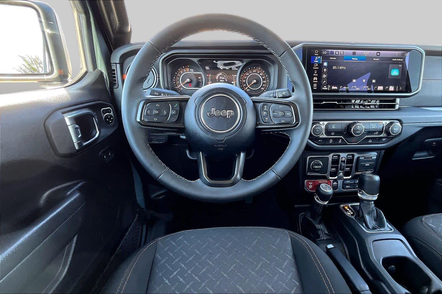 Used 2026 Anvil Clearcoat Jeep Mojave image 6