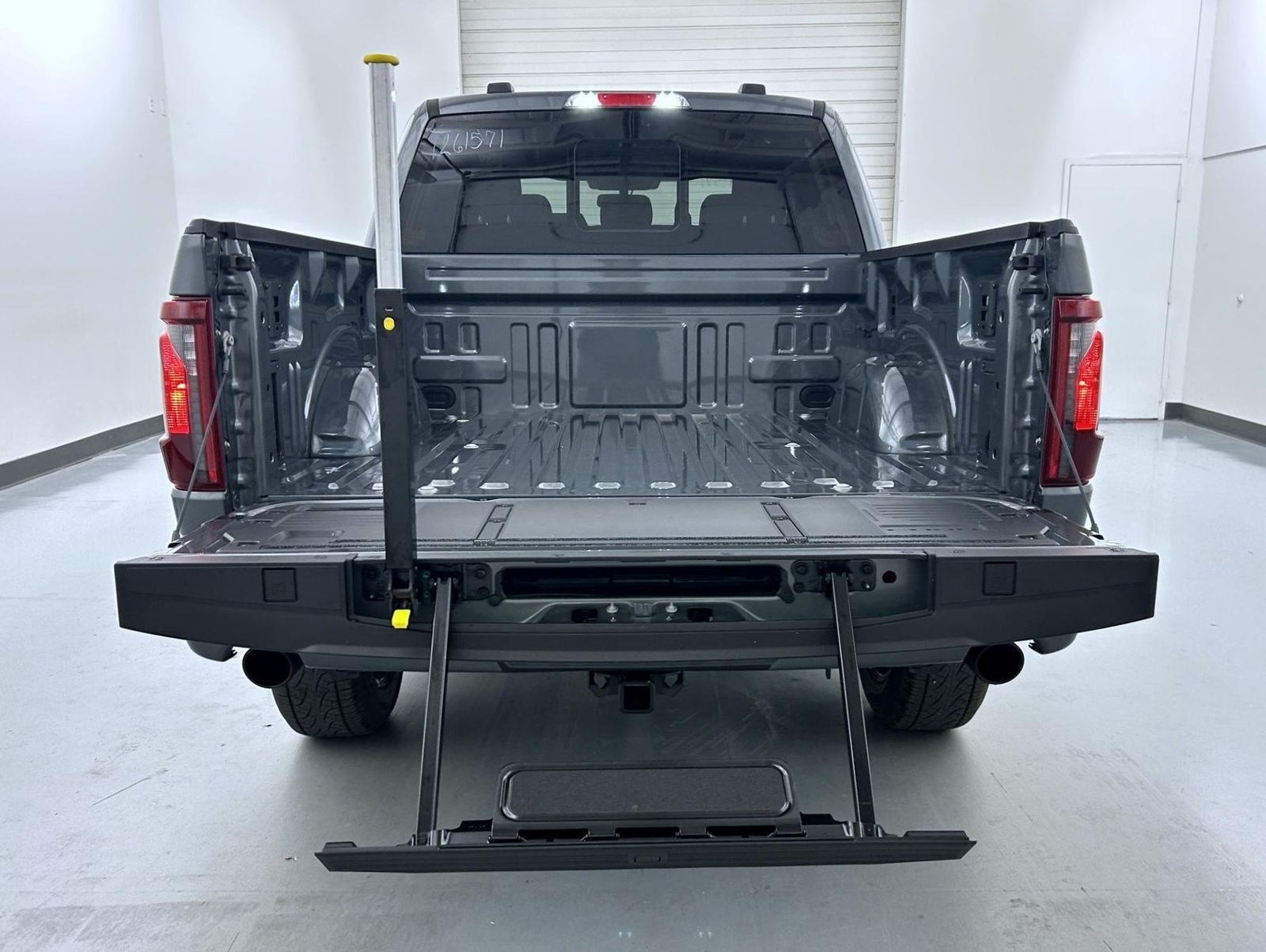 New 2026 Carbonized Gray Metallic Ford XLT image 22