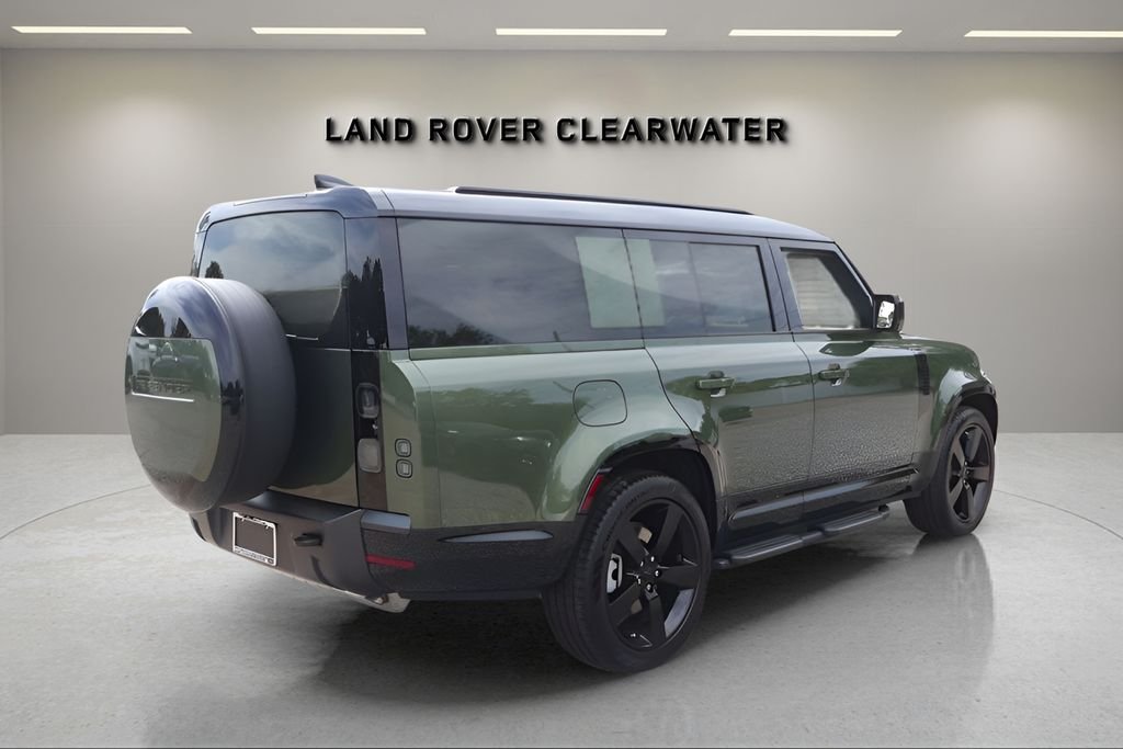 New 2026 Woolstone Green Land Rover X-Dynamic SE image 5