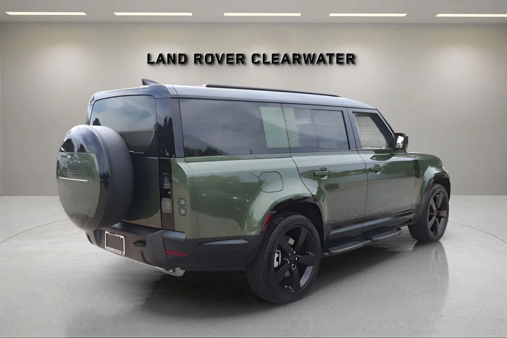 New 2026 Woolstone Green Land Rover X-Dynamic SE image 5