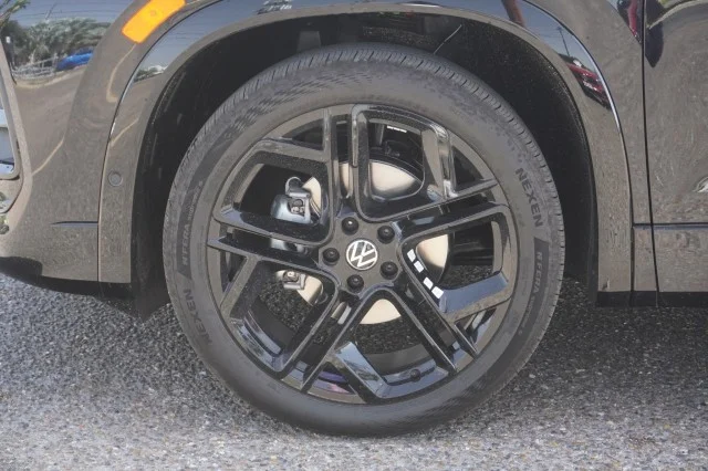 New 2026 Deep Black Pearl Volkswagen SE R-Line Black image 14