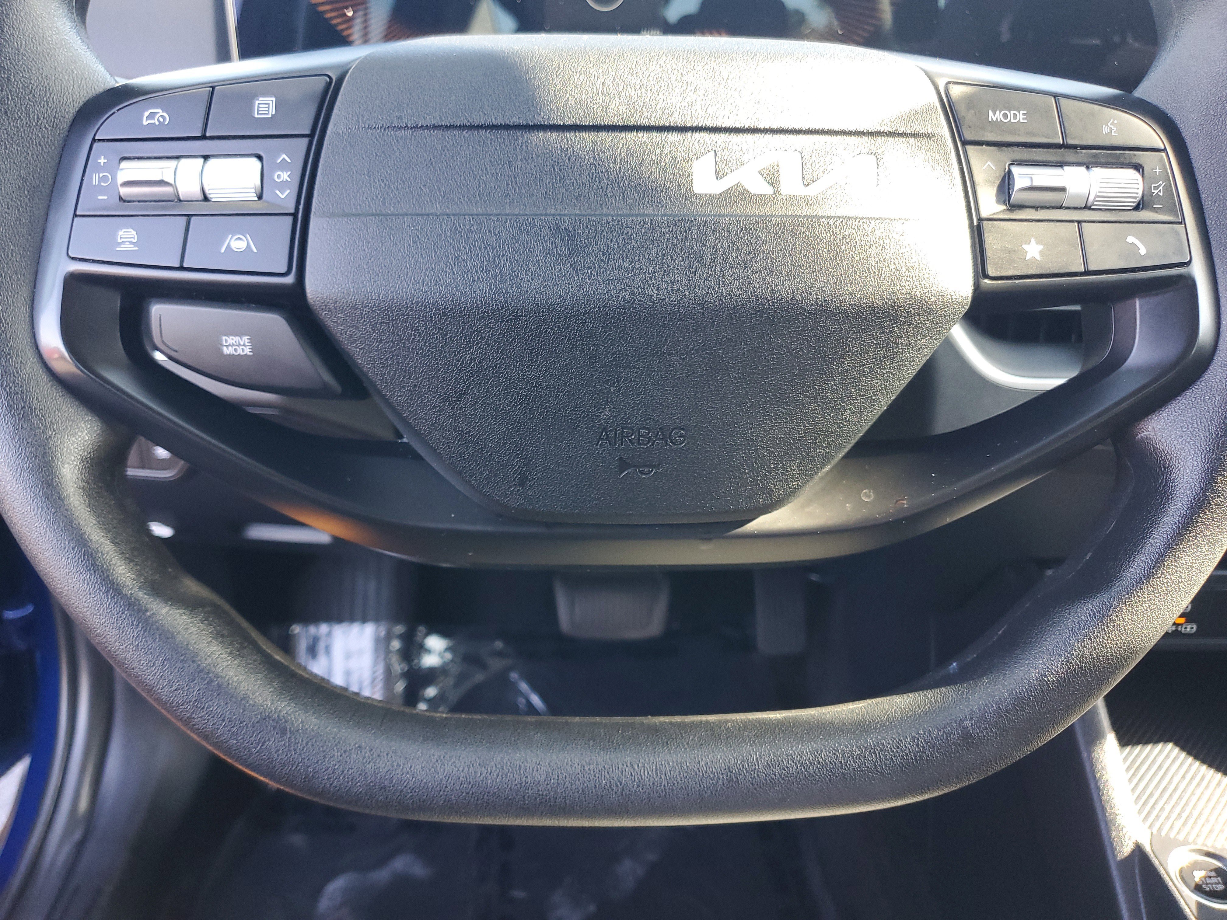 Used 2025 Blue Kia LXS image 22