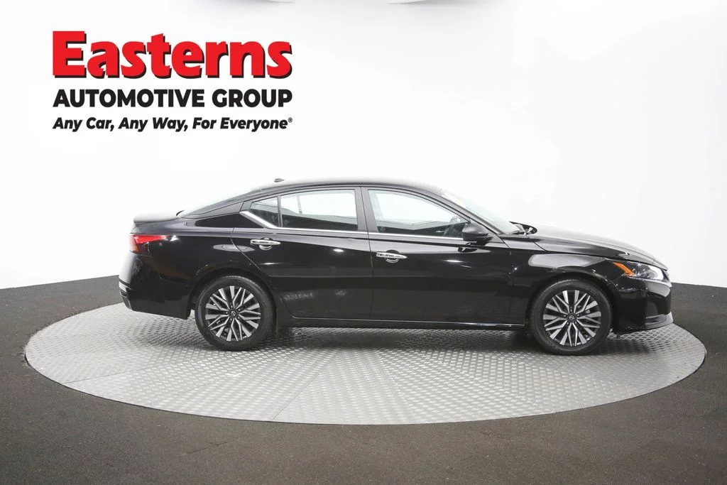 Used 2025 Black Nissan 2.5 SV image 41