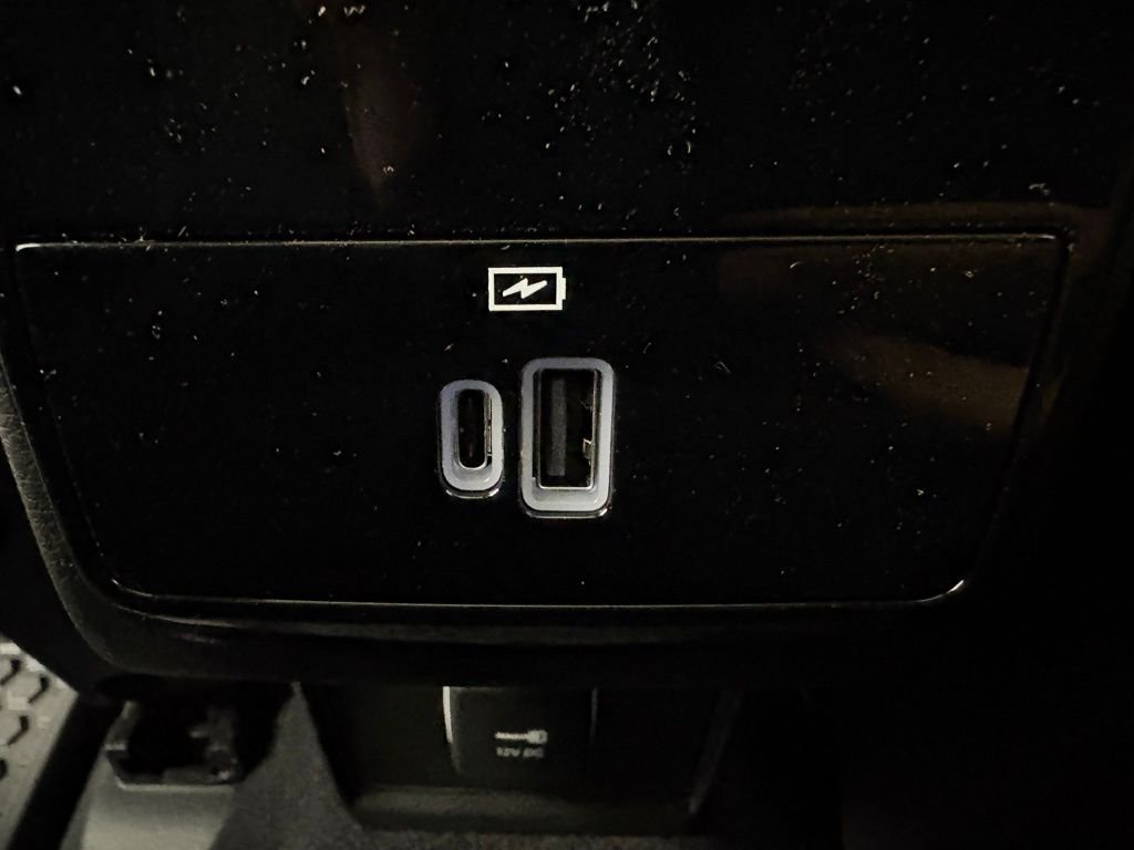 New 2026 Silver Zynith Metallic Clearcoat Jeep Latitude image 40