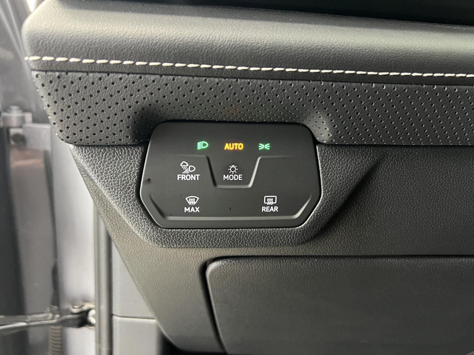 2025 Volkswagen Atlas SE w/Tech - Photo 14