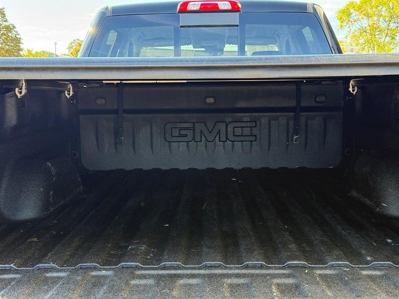 Used 2018 Onyx Black GMC SLT image 9