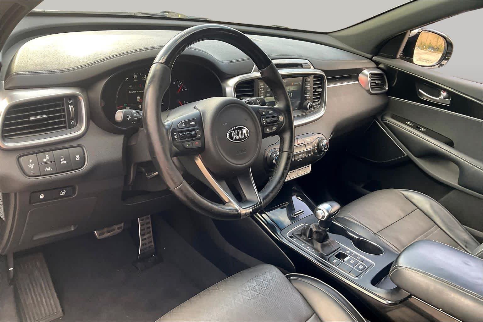 Used 2016 Titanium Silver Kia SXL image 18