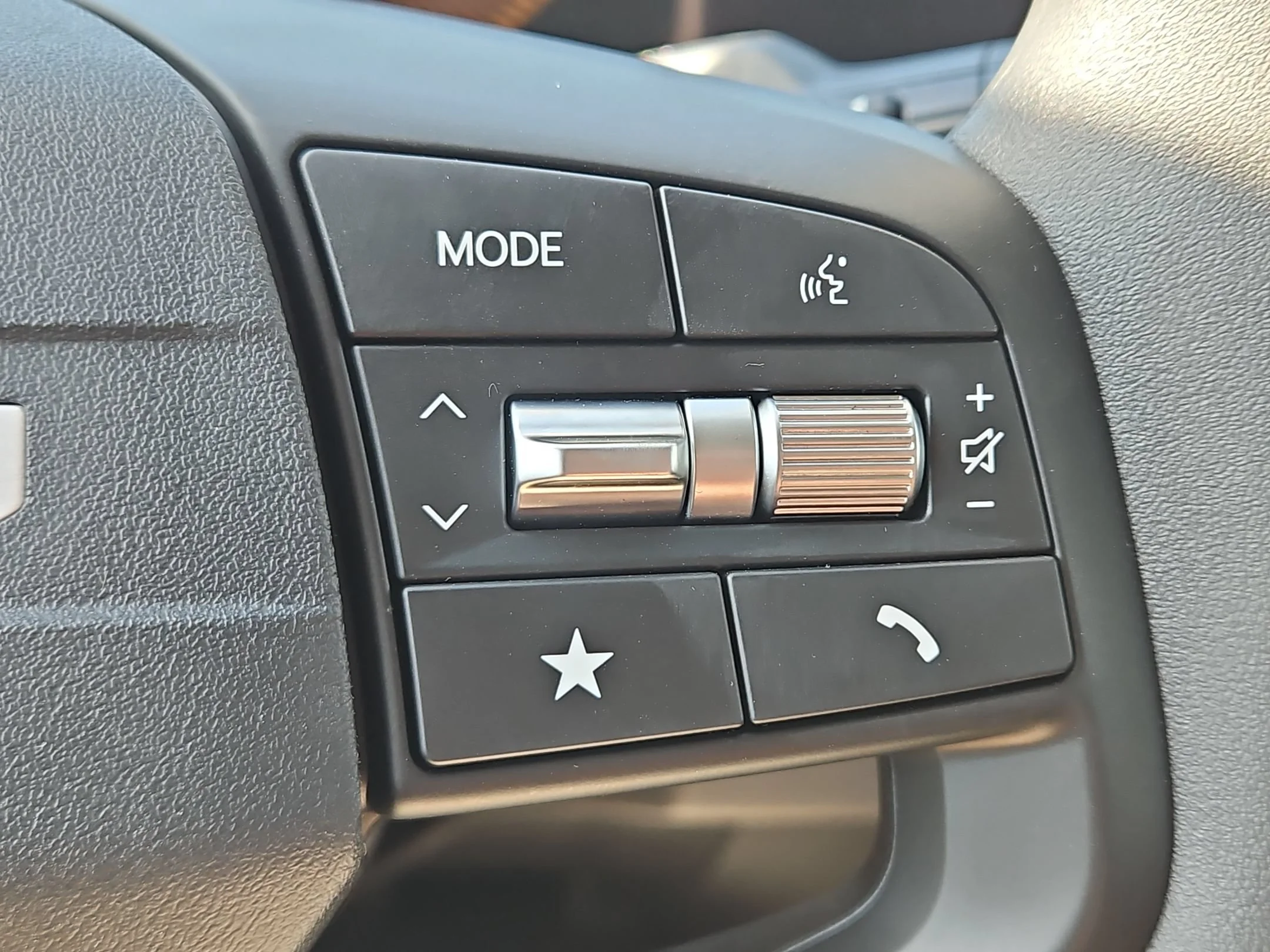 New 2026 Snow White Pearl Kia LXS image 23