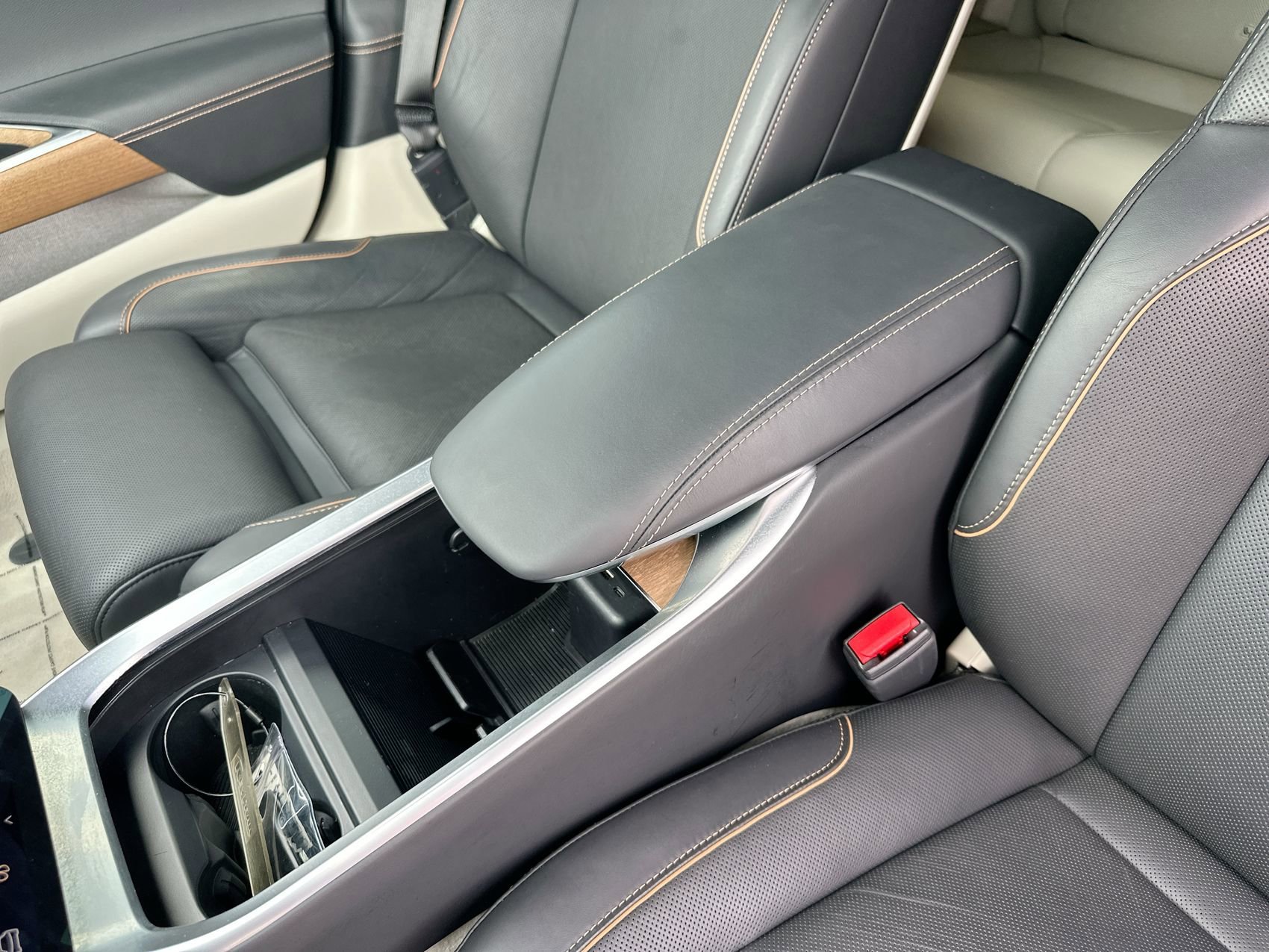 Used 2024 Black Lucid Touring image 23