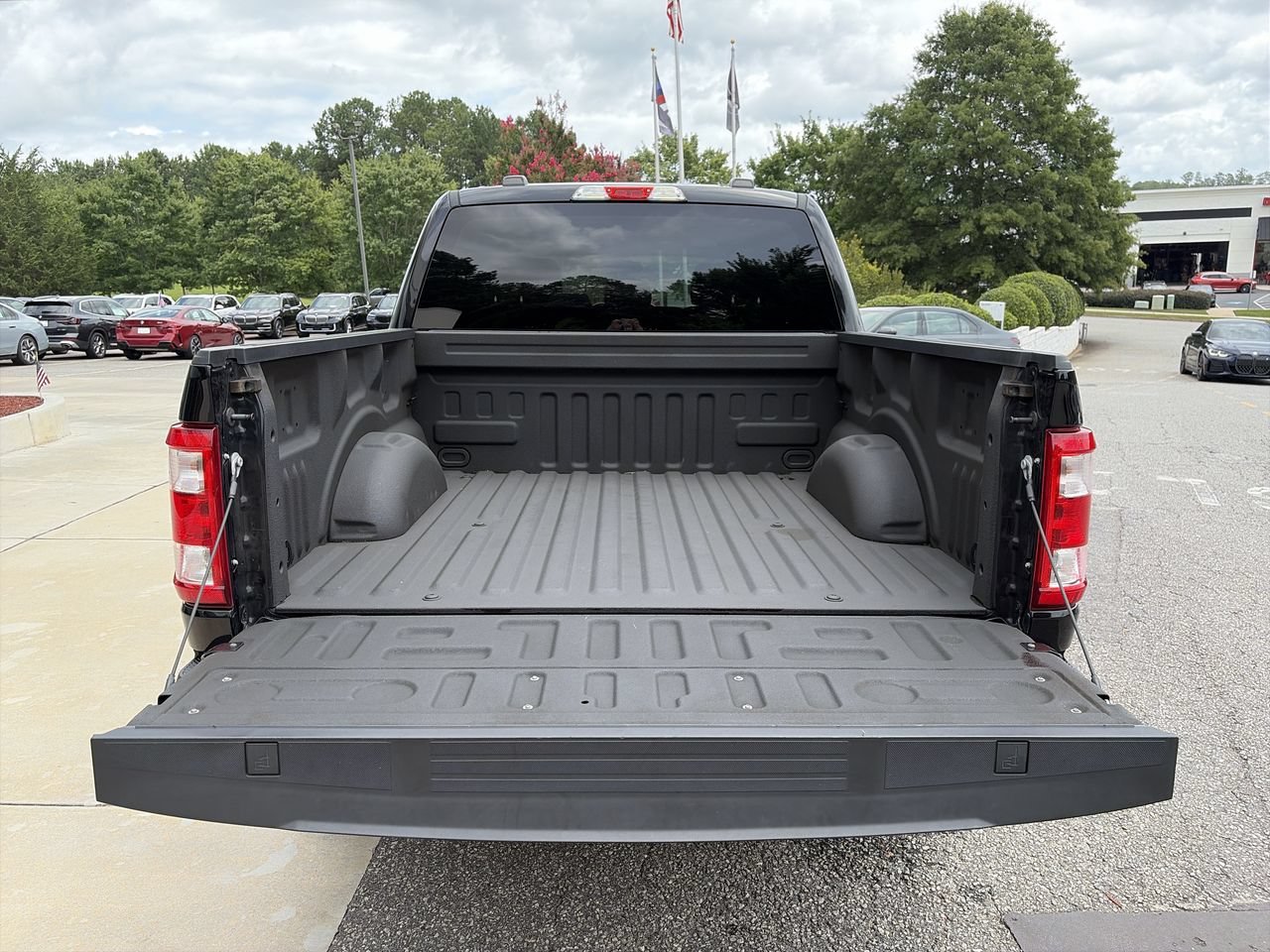 Used 2022 Agate Black Metallic Ford LARIAT image 31