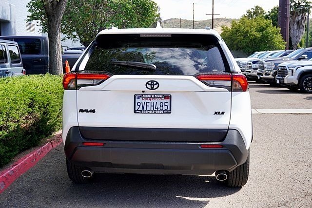 Used 2025 White Toyota XLE image 9