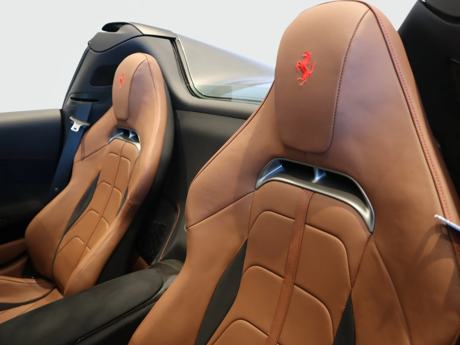 Used 2026 Grigio Silverstone Ferrari Spider image 18