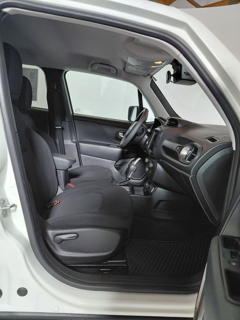 Certified Used 2023 White Jeep Latitude image 14
