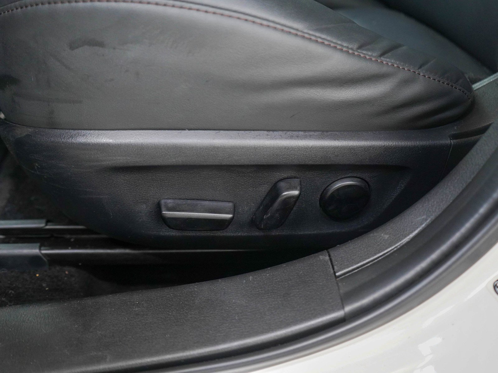 Used 2024 Snowflake White Pearl Mica Mazda 2.5 S Preferred Package image 26