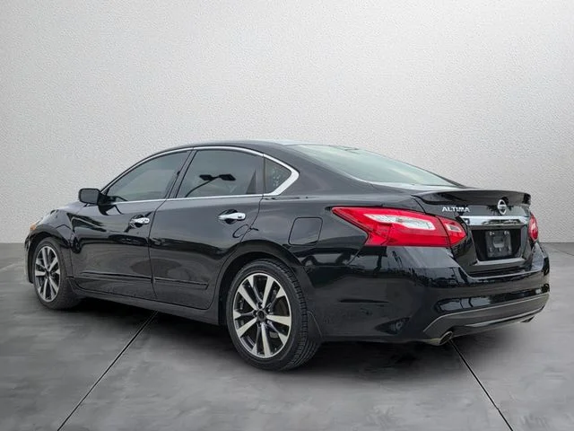 Used 2016 Black Nissan 2.5 SR image 3