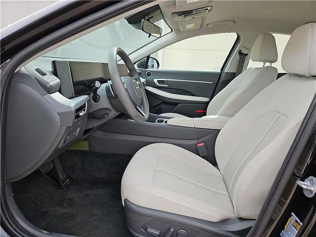 Used 2025 Black Hyundai SEL image 10