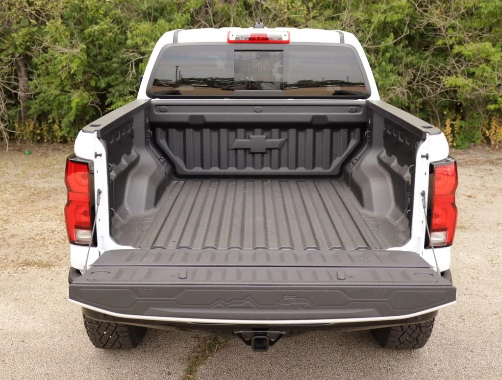New 2026 Summit White Chevrolet ZR2 image 32