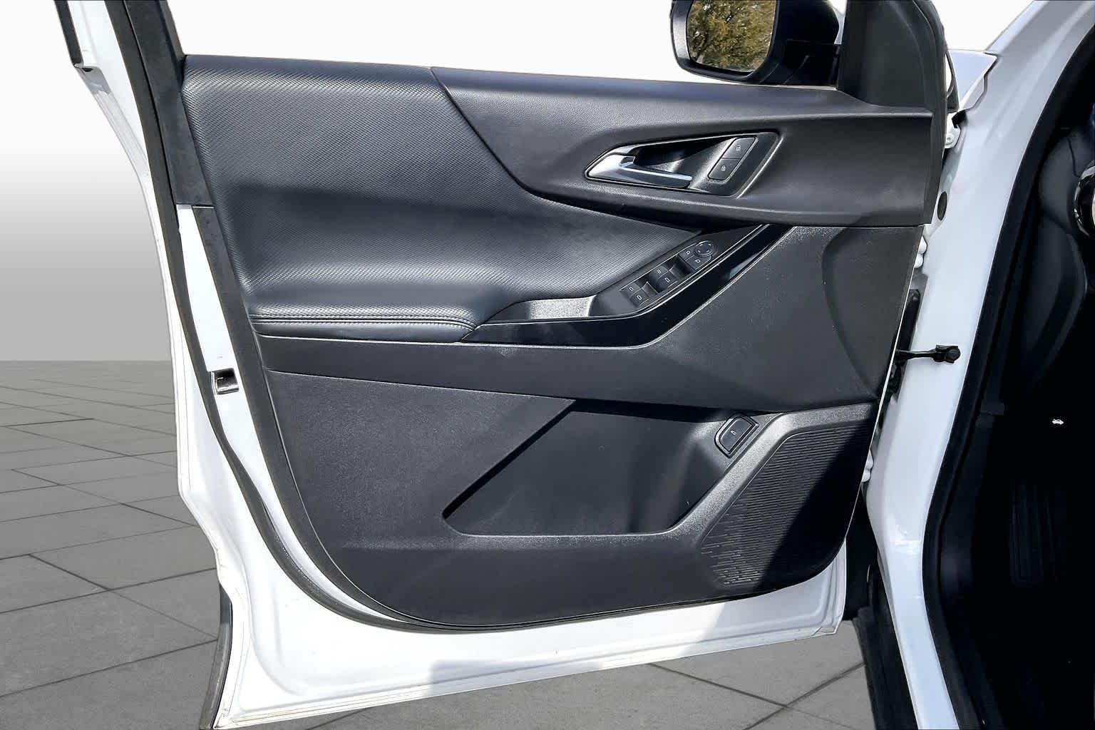 Used 2025 Summit White Chevrolet FWD LT image 20