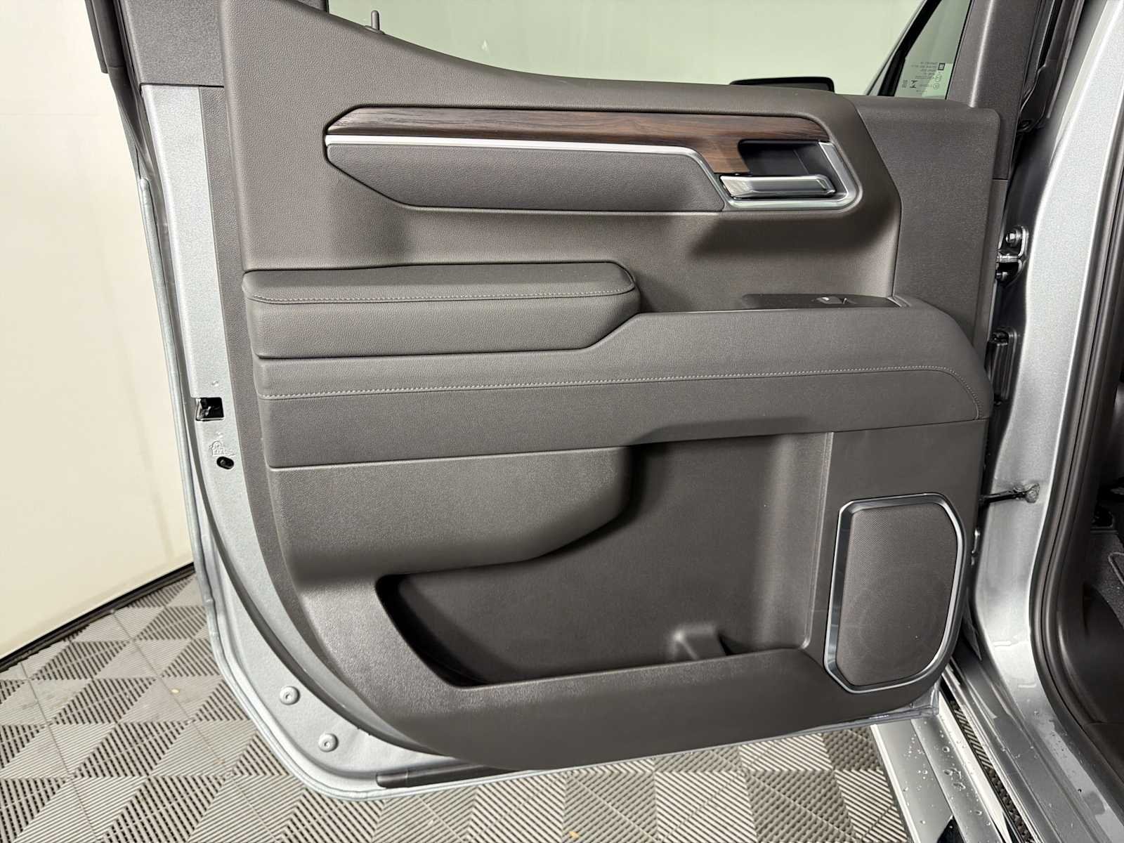 2026 GMC Sierra 1500 SLT - Photo 19