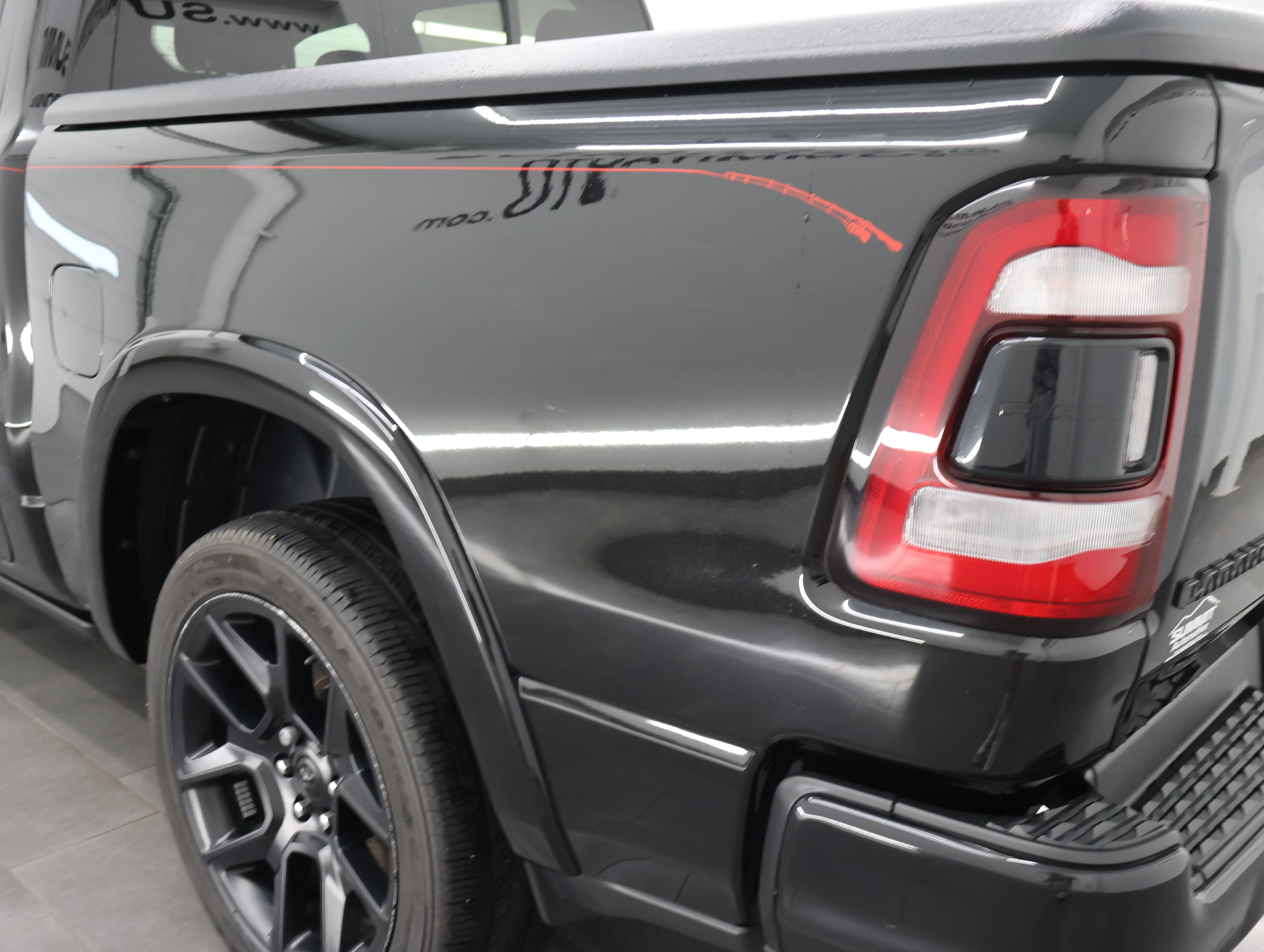 Used 2021 Diamond Black Crystal Pearlcoat Ram Laramie image 30