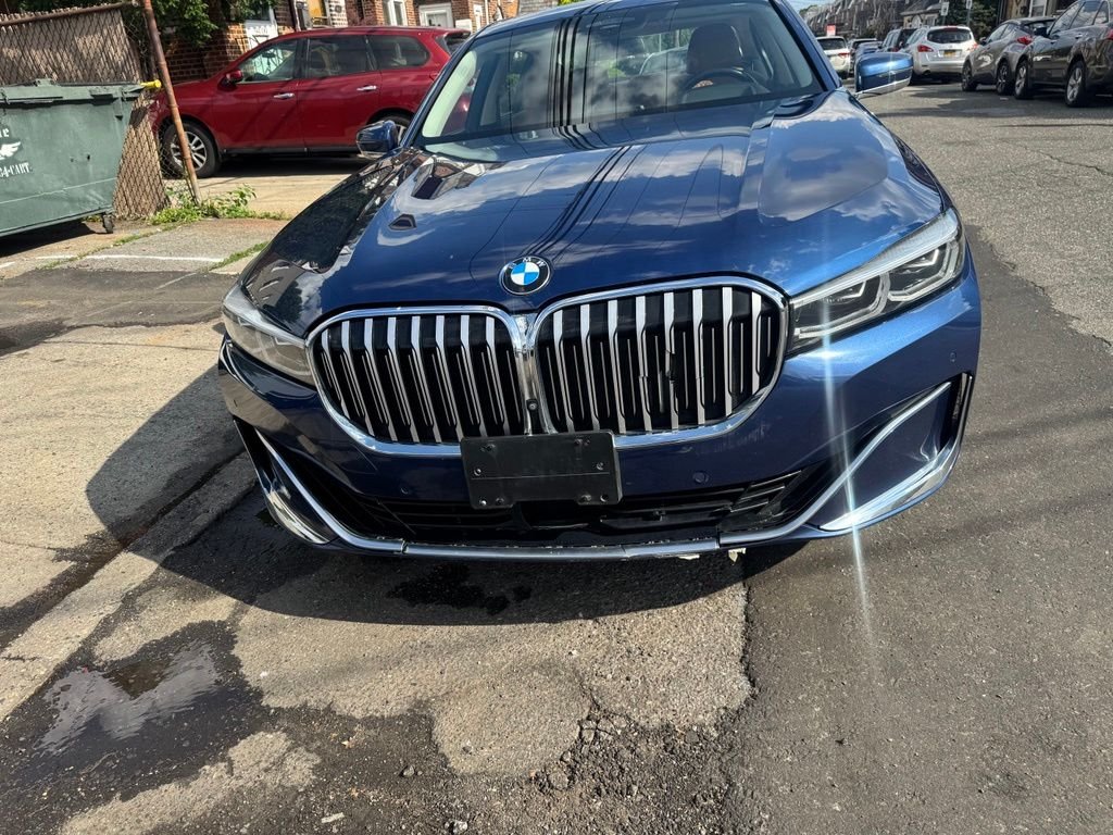 Used 2022 Blue BMW 750i xDrive image 2