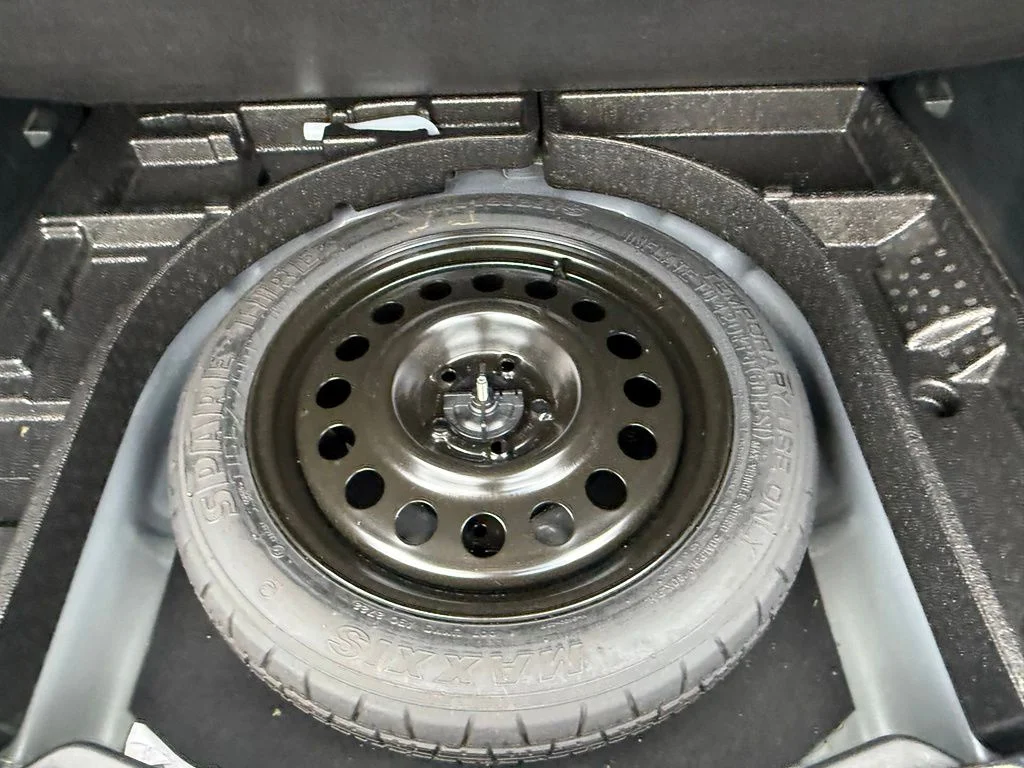 Used 2022 Gray Ford SE image 39