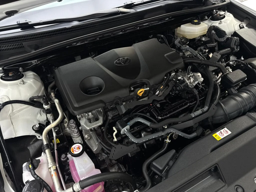 Used 2025 White Toyota LE image 77