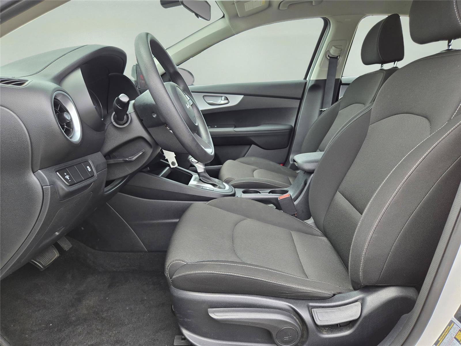Used 2024 Snow White Pearl Kia LXS image 19